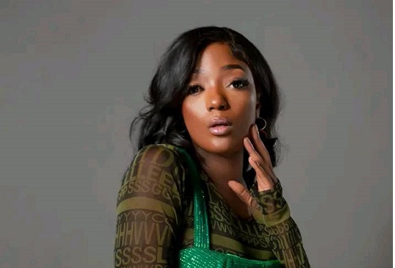 Singer Efya Efya says Bullgod embarrassed her with “Wizkid and partying” comments