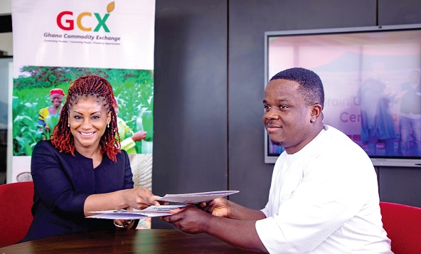 Tucci Ivowi (left), CEO, Ghana Commodity Exchange, and Akinyinka Akintunde CEO, AFEX Commodities Exchange, exchanging the MoU Tucci Ivowi (left), CEO, Ghana Commodity Exchange, and Akinyinka Akintunde CEO, AFEX Commodities Exchange, exchanging the MoU