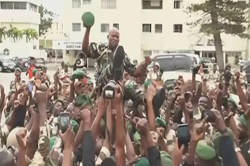 Gabonese soldiers carry General Brice Oligui Nguema, head of the presidential guard which overthrew President Ali Bongo Ondimba [Screenshot by Gabon 24/AFP]