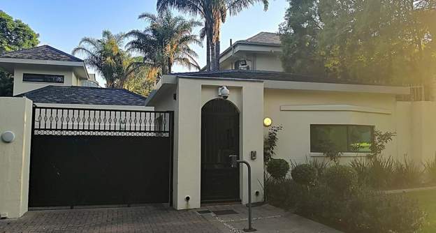Some South Africans says Mandela's family and the government should repair the home to honour and preserve his legacy Mandela's home abandoned