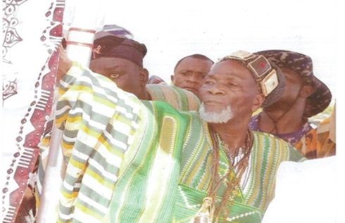 A section of the college. INSET: Ya-Na Abukari II, Overlord of Dagbon, unveiling a new block for the school A section of the college. INSET: Ya-Na Abukari II, Overlord of Dagbon, unveiling a new block for the school
