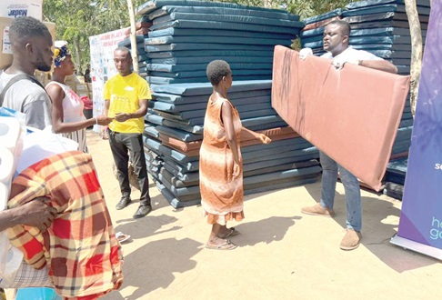 Officials of the Ghana Association of Banks and United Way Ghana distributing mattresses to some victims of the Akosombo Dam spillage Officials of the Ghana Association of Banks and United Way Ghana distributing mattresses to some victims of the Akosombo Dam spillage