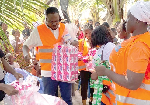 Nelson Richardson Mandela, the Executive Director of the foundation, distributing sanitary pads to some women on the island after the event Nelson Richardson Mandela, the Executive Director of the foundation, distributing sanitary pads to some women on the island after the event