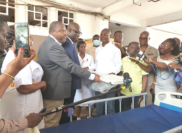 Kennedy Agyapong (arrowed), NPP flag bearer hopeful, presenting the bed to Prof. Otchere Addai-Mensah (2nd from left), CEO of KATH. With them is Dr Kwadwo Sarben, Medical Director of KATH