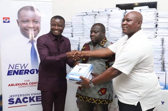 Jefferson Sackey donates 3,000 books to Ablekuma Central Jefferson Sackey donates 3,000 books to Ablekuma Central