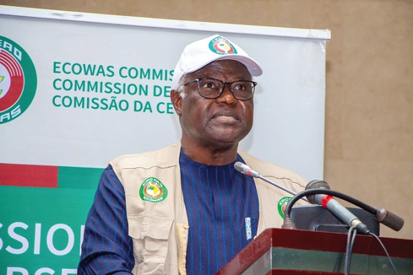 Ernest Bai Koroma, Head of the three observer teams and former President of Sierra Leone, addressing the press Ernest Bai Koroma, Head of the three observer teams and former President of Sierra Leone, addressing the press