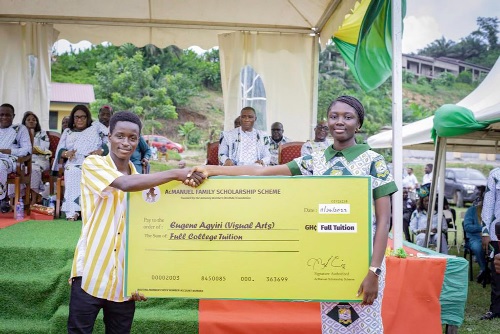 • Eugene Agyiri, one of the beneficiaries, receiving his dummy cheque 4 Tarkwa SHS students receive scholarship