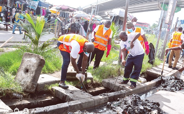 Participants clearing some choked gutters during the exercise Participants clearing some choked gutters during the exercise