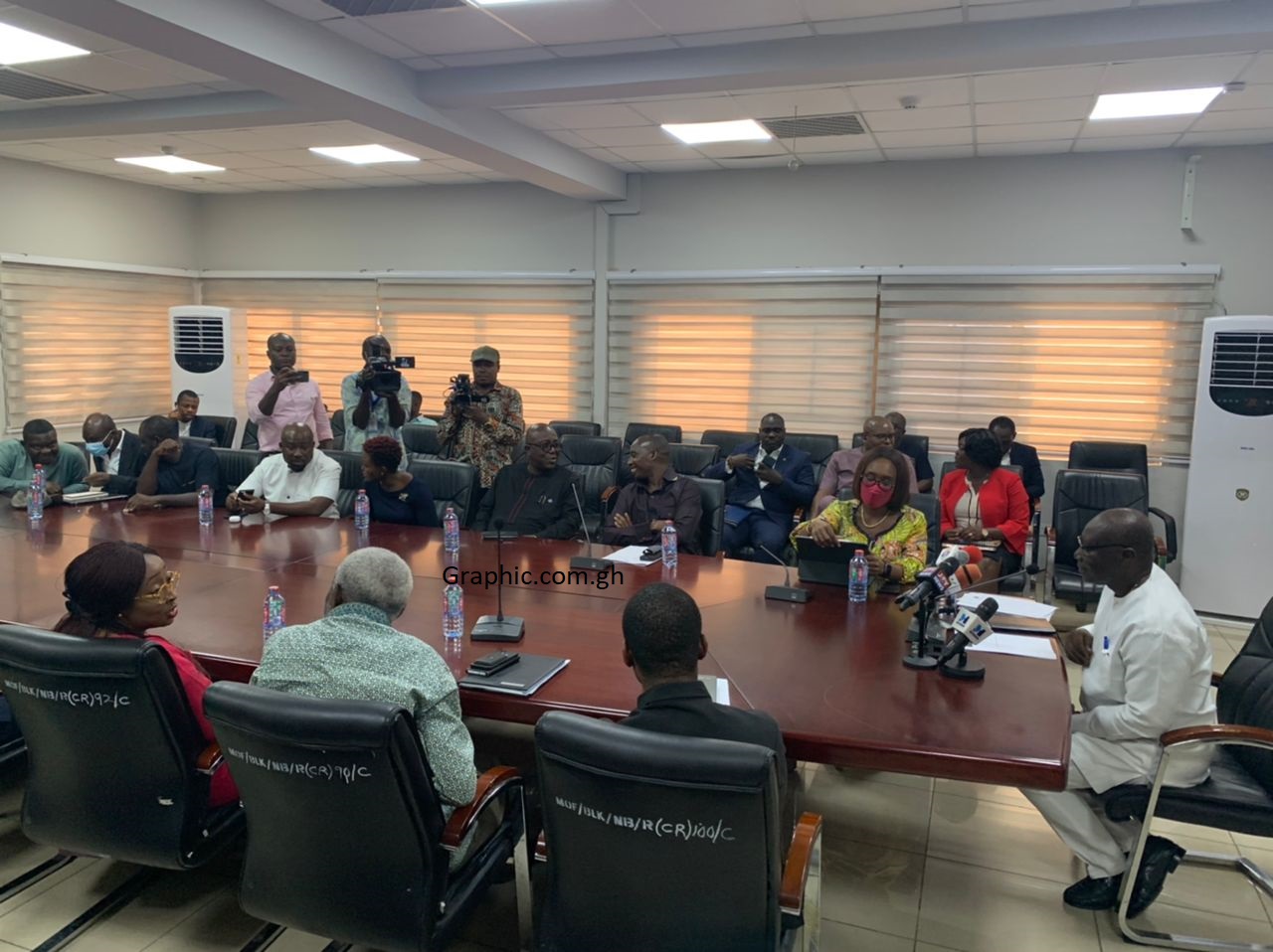 Finance Minister meets individual bondholders