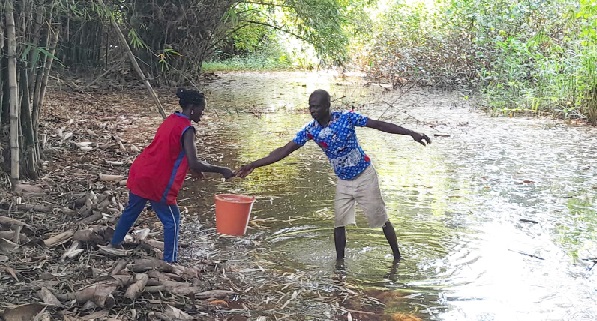Some residents oi Dawa Trim Djamam fetching water from the polluted stream Some residents oi Dawa Trim Djamam fetching water from the polluted stream