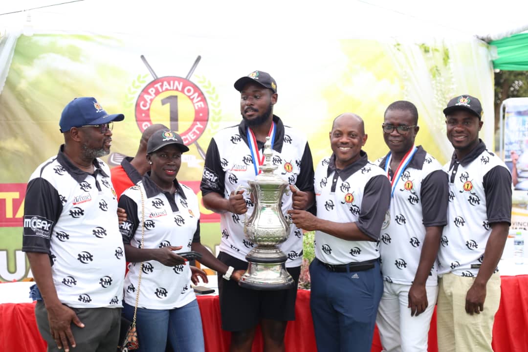 Craig Tandoh(third left) receiving his trophy from Mr Appiah(third right),with support from other executives Craig Tandoh(third left) receiving his trophy from Mr Appiah(third right),with support from other executives