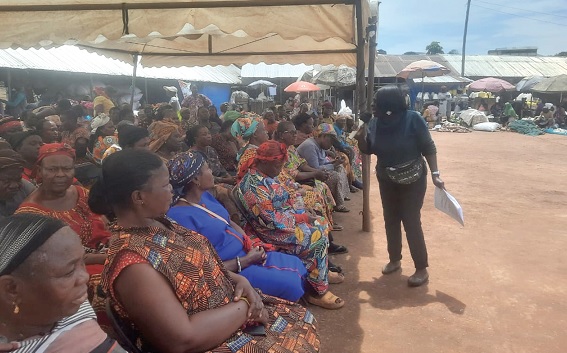 Elizabeth Aduboffour, Ashanti focal person of NETRIGHT addressing the women