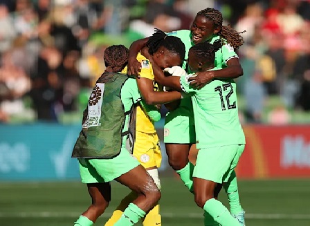 Chiamaka Nnadozie mobbed by her team mates after the match Chiamaka Nnadozie mobbed by her team mates after the match