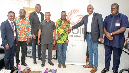 Ato Afful (2nd from right), MD, GCGL, in a handshake with Kwame Osei Prempeh, MD and Group CEO, Goil. With them are from left: Emmanuel Agyei Arthur, Corporate Communications Manager, GCGL; Robert Kyere, PR Manager, Goil; Franklin Sowa, Director, Marketing and Sales, GCGL; Kwabena Adjei, Chief Finance Officer, Goil; and Theophilus Yartey, Editor, Graphic. Picture: DOUGLAS ANANE-FRIMPONG Ato Afful (2nd from right), MD, GCGL, in a handshake with Kwame Osei Prempeh, MD and Group CEO, Goil. With them are from left: Emmanuel Agyei Arthur, Corporate Communications Manager, GCGL; Robert Kyere, PR Manager, Goil; Franklin Sowa, Director, Marketing and Sales, GCGL; Kwabena Adjei, Chief Finance Officer, Goil; and Theophilus Yartey, Editor, Graphic. Picture: DOUGLAS ANANE-FRIMPONG