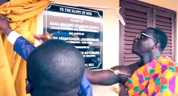 Nana Ntiamoah Panin II, Adanwomasehene, unveiling the plaque to inaugurate the three-unit classroom block. INSET: The classroom block Nana Ntiamoah Panin II, Adanwomasehene, unveiling the plaque to inaugurate the three-unit classroom block. INSET: The classroom block