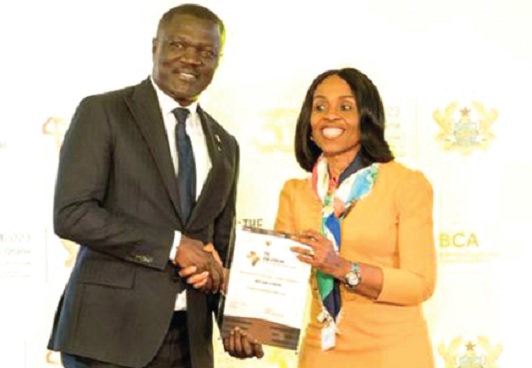 Victor Yaw Asante (left), FBNBank Ghana MD/CEO, receiving the award from Kanayo Awani, Executive Vice-President of Afreximbank Victor Yaw Asante (left), FBNBank Ghana MD/CEO, receiving the award from Kanayo Awani, Executive Vice-President of Afreximbank