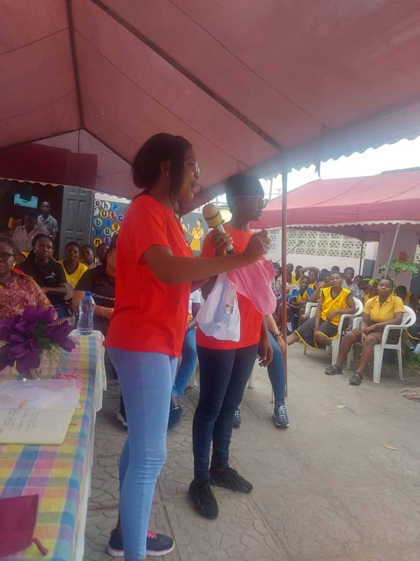 A nurse demonstrating how to use a reusable sanitary pad. Sanitary Pad demo