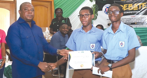 •Amanor Evans (middle) receiving the winning prize from John Allotey, Chief Executive Officer, Forestry Commision •Amanor Evans (middle) receiving the winning prize from John Allotey, Chief Executive Officer, Forestry Commision