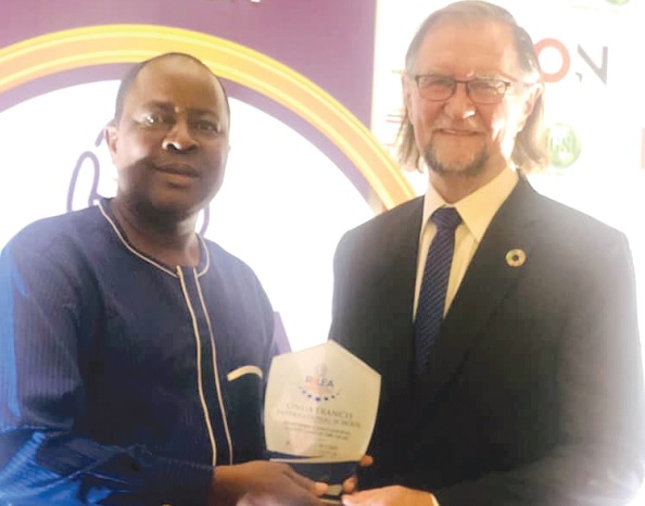Francis Essel-Okyeahene (left), CEO, Onua Francis International School, with Professor Wayne Dunn, CEO of CSR Training Institute- Canada, displaying the award