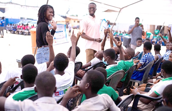 Vivo Energy Ghana volunteers educating school children of La Enobal Basic School on the five steps of hand washing Vivo Energy Ghana volunteers educating school children of La Enobal Basic School on the five steps of hand washing
