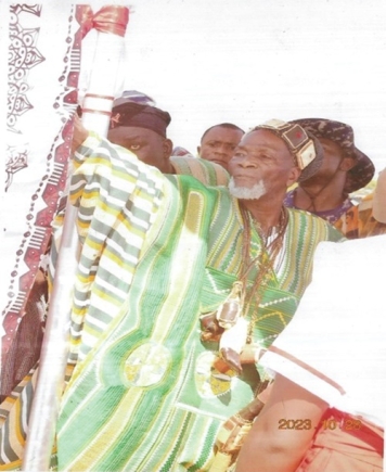 A section of the college. INSET: Ya-Na Abukari II, Overlord of Dagbon, unveling a new block for the college A section of the college. INSET: Ya-Na Abukari II, Overlord of Dagbon, unveling a new block for the college