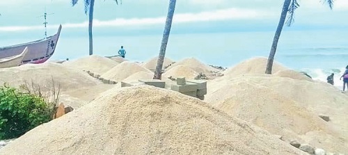Raging waves, sandwinners: Irony at the Moree shore