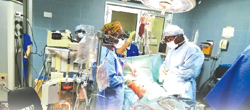 Surgeons performing free heart surgery at the Komfo Anokye Teaching Hospital in Kumasi Surgeons performing free heart surgery at the Komfo Anokye Teaching Hospital in Kumasi