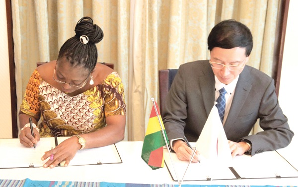 Mochizuki Hisanobu (right), Japanese Ambassador to Ghana, and Theresa Kpebu, District Director of Education, Techiman North, signing the agreement. Picture: ELVIS NII NOI DOWUONA Mochizuki Hisanobu (right), Japanese Ambassador to Ghana, and Theresa Kpebu, District Director of Education, Techiman North, signing the agreement. Picture: ELVIS NII NOI DOWUONA