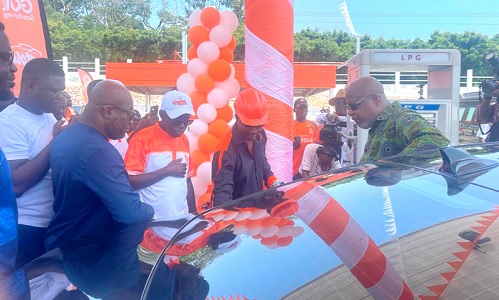 Andrew Egyapa Mercer (left), Deputy Minister of Energy, Kwame Osei-Prempeh (2nd from left), CEO of GOIL, others look on as an attendant dispenses LPG at the GOIL Burma Camp Service Station Andrew Egyapa Mercer (left), Deputy Minister of Energy, Kwame Osei-Prempeh (2nd from left), CEO of GOIL, others look on as an attendant dispenses LPG at the GOIL Burma Camp Service Station