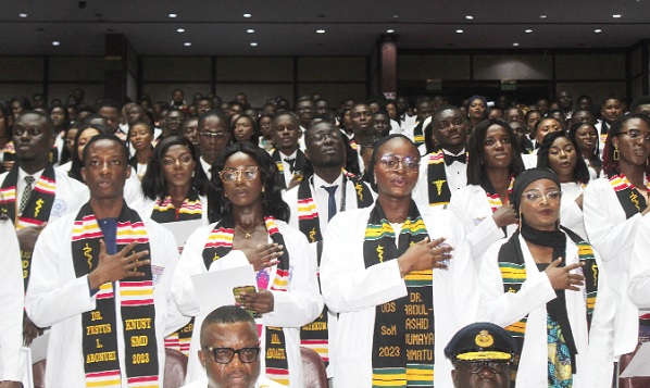 The newly qualified medical and dental practitioners at the ceremony.