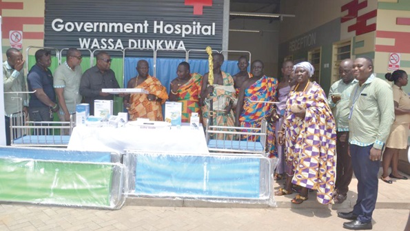 Representatives of the Wassa Dunkwa Traditional Council receiving the items from Fred Mensah Anyamesem, (4th from left), Northern Sector Manager, Republic Bank Representatives of the Wassa Dunkwa Traditional Council receiving the items from Fred Mensah Anyamesem, (4th from left), Northern Sector Manager, Republic Bank