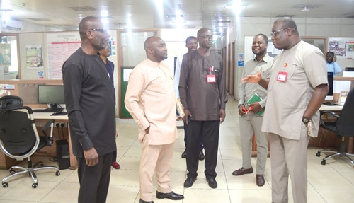 Theophilus Yartey (right), Editor, Graphic, explaining a point to David Sabastian Damoah (2nd from left), Parliament’s Director of Media Relations, in the Graphic Newsroom. Looking on are Dr Lawrence Kwarteng-Ahia (left), other members of the visiting delegation and Albert Salia (3rd from right), Daily Graphic’s Political Editor Theophilus Yartey (right), Editor, Graphic, explaining a point to David Sabastian Damoah (2nd from left), Parliament’s Director of Media Relations, in the Graphic Newsroom. Looking on are Dr Lawrence Kwarteng-Ahia (left), other members of the visiting delegation and Albert Salia (3rd from right), Daily Graphic’s Political Editor