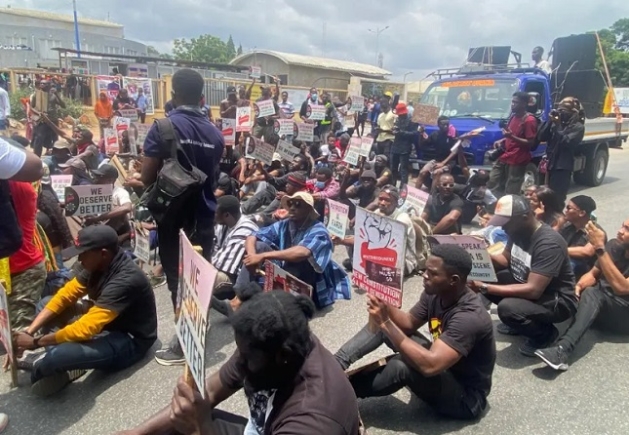 Police prevent protesters from marching to Jubilee House