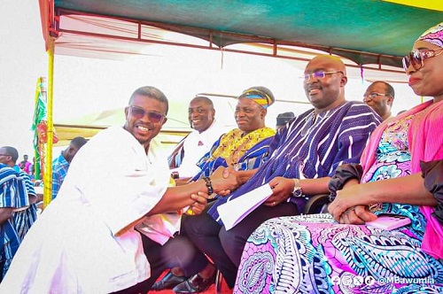 Musah Abdul-Basit (left), President of the group exchanging pleasantry with Dr Bawumia, looking on are some Ministers of state and dignitaries Musah Abdul-Basit (left), President of the group exchanging pleasantry with Dr Bawumia, looking on are some Ministers of state and dignitaries