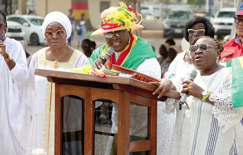 Gifty Afenyi-Dadzie (middle), National Prayer Director of Aglow International, leading the service at the State House in Accra. Picture: ELVIS NII NOI DOWUONA Gifty Afenyi-Dadzie (middle), National Prayer Director of Aglow International, leading the service at the State House in Accra. Picture: ELVIS NII NOI DOWUONA