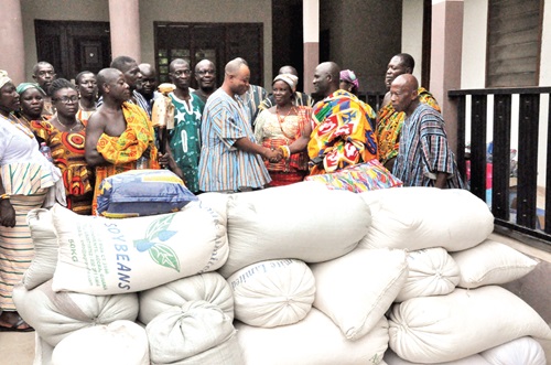 Togbe Korku Dzaga XI (2nd from right), Paramount Chief of Klefe, presenting the items to Togbe Kosi Nego VI (in smock), Mankrado of Mepe, while other members of the visiting team and elders of Mepe look on Togbe Korku Dzaga XI (2nd from right), Paramount Chief of Klefe, presenting the items to Togbe Kosi Nego VI (in smock), Mankrado of Mepe, while other members of the visiting team and elders of Mepe look on