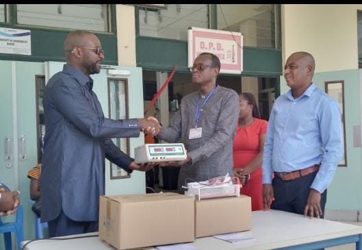 WM Foundation gifts CCTH  electrophoresis machine