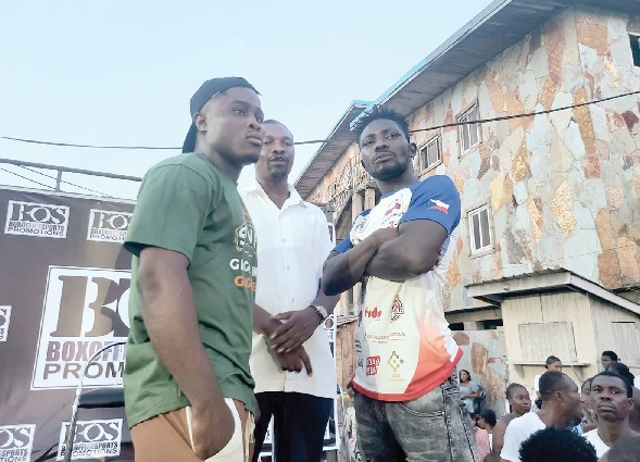 Promoter Alex Ntiamoah Boakye (middle) with Derrick Quaye (left) and veteran Michael Ansah during the official announcement of the June 15 showdown Promoter Alex Ntiamoah Boakye (middle) with Derrick Quaye (left) and veteran Michael Ansah during the official announcement of the June 15 showdown