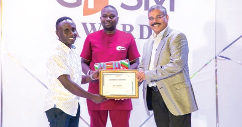 Mr Biswas (right) presents a Four-Star Category Award to the representative of ‘Talk 2’ Bakery