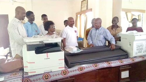 Emmanuel Nii Amoo Ankrah (right) presenting the equipment to Dr Mrs Shine Ofori, Headmistress of the school Emmanuel Nii Amoo Ankrah (right) presenting the equipment to Dr Mrs Shine Ofori, Headmistress of the school