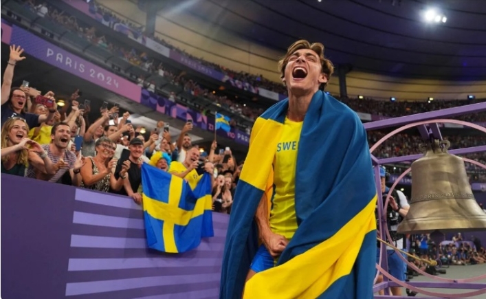 Sweden's Armand Duplantis breaks pole vault world record again to top off Olympic gold at Paris 2024