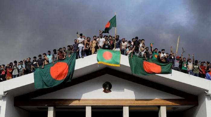 Protesters stormed Prime Minister Sheikh Hasina's palace after she fled the country Protesters stormed Prime Minister Sheikh Hasina's palace after she fled the country