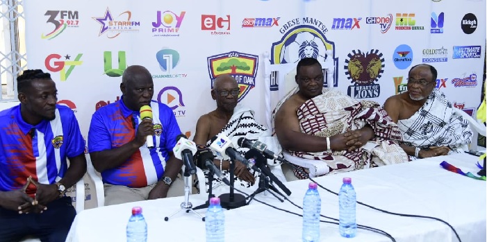 Coach Aboubakar Ouattara speaking while Nii Ayibontey II, Gbese Mantse and other dignitaries look on Coach Aboubakar Ouattara speaking while Nii Ayibontey II, Gbese Mantse and other dignitaries look on