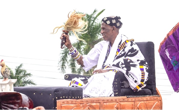 Djetse Abram Kabu Akuaku III, Paramount Chief of the Ada Traditional Area, being carried in a palanquin to the durbar ground Djetse Abram Kabu Akuaku III, Paramount Chief of the Ada Traditional Area, being carried in a palanquin to the durbar ground
