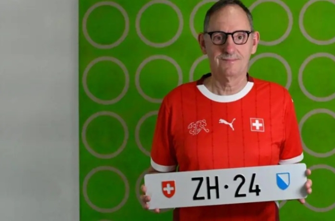 "Andy2" offered 299,000 francs ($331,629) for the "ZH 24" license plate Keystone-SDA