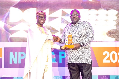 George Asiedu (right), Coordinator of the GAMA-SWP, receiving the 2nd runner-up Project Manager of the year award  