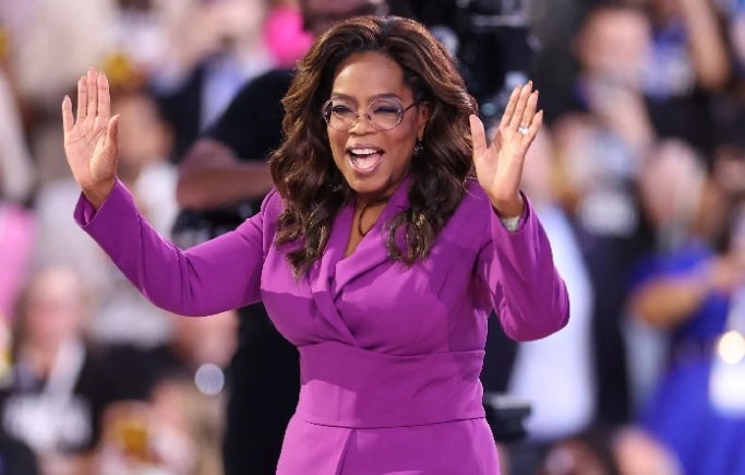 Oprah Winfrey makes surprise appearance at Democratic Convention Oprah Winfrey makes surprise appearance at Democratic Convention