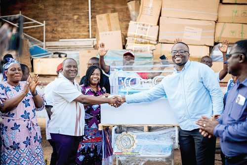 Dr Felix Asiedu (right) thanking Alexander Akwasi Acquah, MP for Akyem Oda, for the donation. With them is Joyce Adjoa Agyeiwaa (middle), the Municipal Chief Executive for Birim Central. Dr Felix Asiedu (right) thanking Alexander Akwasi Acquah, MP for Akyem Oda, for the donation. With them is Joyce Adjoa Agyeiwaa (middle), the Municipal Chief Executive for Birim Central.