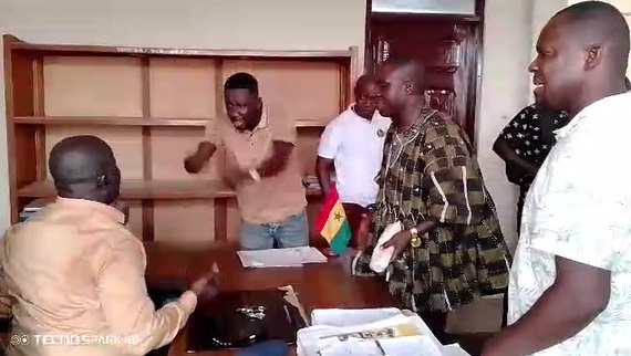 Twifo Praso: Ex-assembly members lock up coordinating director and finance officer over ex-gratia