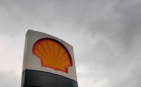 The Shell logo is seen at a petrol station in south London January 31, 2008. REUTERS Shell